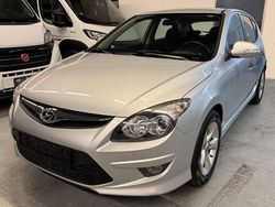 Silber Gebraucht 2011 Hyundai i30 Edition Limousine | 4.399 € (Fairer Preis)