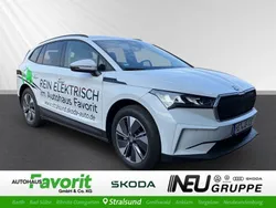 Weiß Gebraucht 2025 Skoda Enyaq iV Loft SUV | 44.990 € (Teuer)