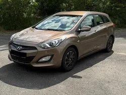 Braun Gebraucht 2014 Hyundai i30 Kombi | 7.200 € (Etwas zu teuer)
