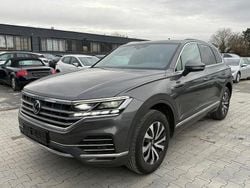Grau Gebraucht 2022 VW Touareg Elegance SUV | 38.990 € (Fairer Preis)