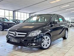 Schwarz Gebraucht 2012 Mercedes B200 Sport Van / Kleinbus | 11.600 € (Fairer Preis)