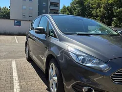 Grau Gebraucht 2018 Ford S-MAX Titanium Van / Kleinbus | 16.990 € (Guter Preis)