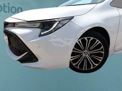 Weiß Gebraucht 2021 Toyota Corolla Team Limousine | 18.999 € (Fairer Preis)