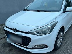 Weiß Gebraucht 2016 Hyundai i20 Trend Kleinwagen | 7.300 € (Fairer Preis)