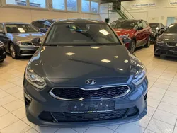 Grau Gebraucht 2021 Kia Ceed Sportswagon Spirit Kombi | 19.990 € (Teuer)