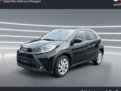 Schwarz Gebraucht 2022 Toyota Aygo Play Kleinwagen | 13.890 € (Guter Preis)
