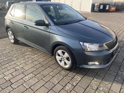 Grau Gebraucht 2015 Skoda Fabia Active Limousine | 7.900 € (Etwas zu teuer)