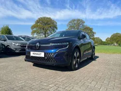 Blau Gebraucht 2023 Renault Mégane Equilibre Limousine | 31.980 € (Guter Preis)