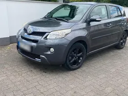 Grau Gebraucht 2009 Toyota Urban Cruiser SUV | 3.990 €