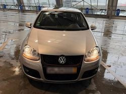 Silber Gebraucht 2005 VW Golf V Kleinwagen | 2.500 € (Fairer Preis)