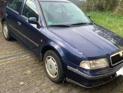Blau Gebraucht 2000 Skoda Octavia Limousine | 850 € (Fairer Preis)