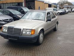 Grau Gebraucht 1987 Mercedes E230 Limousine | 3.300 €