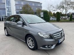 Grau Gebraucht 2012 Mercedes B180 Van / Kleinbus | 10.999 € (Fairer Preis)
