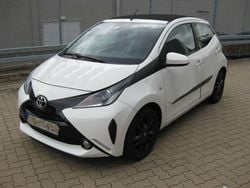 Weiß Gebraucht 2016 Toyota Aygo X-clusiv Kleinwagen | 11.900 € (Etwas zu teuer)