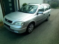Silber Gebraucht 2003 Opel Astra Kombi | 1.900 €