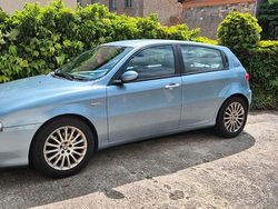 Silber Gebraucht 2006 Alfa Romeo 147 Kleinwagen | 3.000 €