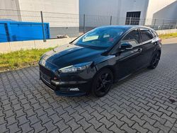 Schwarz Gebraucht 2016 Ford Focus Sport Limousine | 7.690 € (Superpreis)