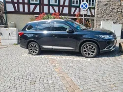 Schwarz Gebraucht 2015 Mitsubishi Outlander SUV | 12.000 €