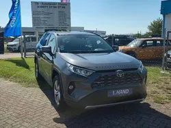 Grau Gebraucht 2019 Toyota RAV4 Hybrid Club SUV | 23.799 € (Fairer Preis)