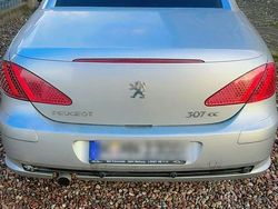 Grau Gebraucht 2004 Peugeot 307 CC Cabrio | 2.000 € (Etwas zu teuer)