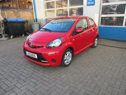 Rot Gebraucht 2013 Toyota Aygo Cool Kleinwagen | 3.499 € (Fairer Preis)