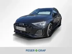 Mythosschwarz metallic Gebraucht 2025 Audi A3 Sportback e-tron S-Line Limousine | 45.950 €