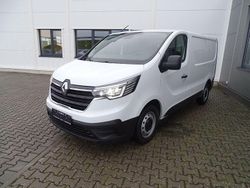 Weiß Gebraucht 2022 Renault Trafic Komfort Van / Kleinbus | 21.390 € (Fairer Preis)