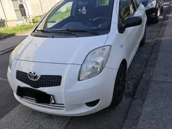 Weiß Gebraucht 2017 Toyota Yaris Kleinwagen | 3.100 €