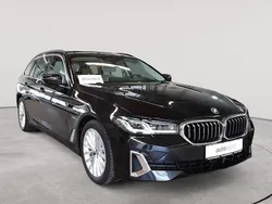 Saphirschwarz metallic Gebraucht 2022 BMW 530e Luxury Line Kombi | 32.690 € (Guter Preis)