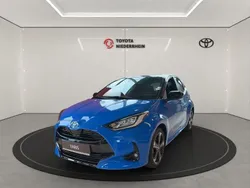 Neptune blue metallic, dach schwarz Gebraucht 2024 Toyota Yaris Hybrid Edition Limousine | 27.770 € (Etwas zu teuer)