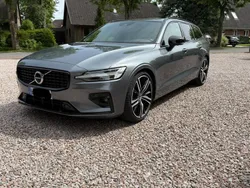 Grau Gebraucht 2020 Volvo V60 Performance Kombi | 33.600 €