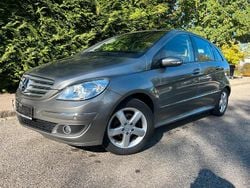 Grau Gebraucht 2006 Mercedes B170 Van / Kleinbus | 5.190 € (Fairer Preis)