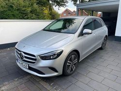Silber Gebraucht 2020 Mercedes B200 Van / Kleinbus | 25.700 € (Fairer Preis)