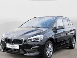 Schwarz ii/bonnet fluid black Gebraucht 2022 BMW 220 Van / Kleinbus | 17.999 €