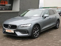 Grau Gebraucht 2020 Volvo V60 Momentum Kombi | 24.990 € (Fairer Preis)