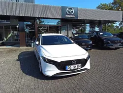 Weiss Gebraucht 2023 Mazda 3 Exclusive-Line Limousine | 26.490 € (Fairer Preis)