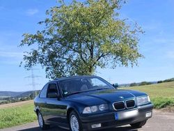 Grün Gebraucht 1996 BMW 316 Coupé | 9.800 €