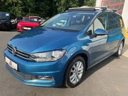 Blau Gebraucht 2016 VW Touran Comfortline Van / Kleinbus | 11.990 € (Guter Preis)
