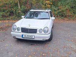Weiß Gebraucht 1996 Mercedes E230 Elegance Kombi | 4.100 € (Etwas zu teuer)