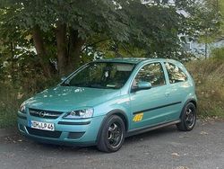Grün Gebraucht 2005 Opel Corsa Kleinwagen | 900 € (Guter Preis)