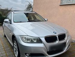 Grau Gebraucht 2009 BMW 320 Kombi | 3.100 € (Guter Preis)