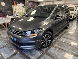 Grau Gebraucht 2020 VW Touran Comfortline Van / Kleinbus | 22.950 € (Etwas zu teuer)