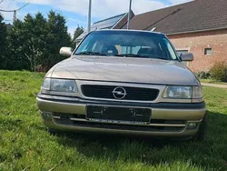 Beige Gebraucht 1997 Opel Astra Limousine | 1.800 € (Fairer Preis)