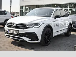Oryxweiß perlmu Gebraucht 2024 VW Tiguan Allspace R-line SUV | 52.990 €