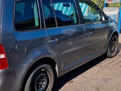 Grün Gebraucht 2004 VW Touran Van / Kleinbus | 2.499 € (Fairer Preis)
