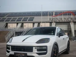 Grau Gebraucht 2024 Porsche Cayenne Turbo E-Hybrid SUV | 219.000 €