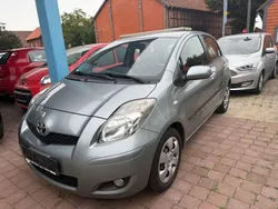 Silber Gebraucht 2010 Toyota Yaris Life Limousine | 3.750 € (Fairer Preis)