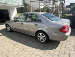 Grau Gebraucht 2005 Mercedes E220 Limousine | 9.990 €