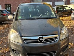 Grau Gebraucht 2010 Opel Zafira Limousine | 2.200 € (Fairer Preis)