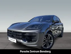 Grau Neu 2024 Porsche Cayenne Turbo E-Hybrid SUV | 214.558 € (Teuer)